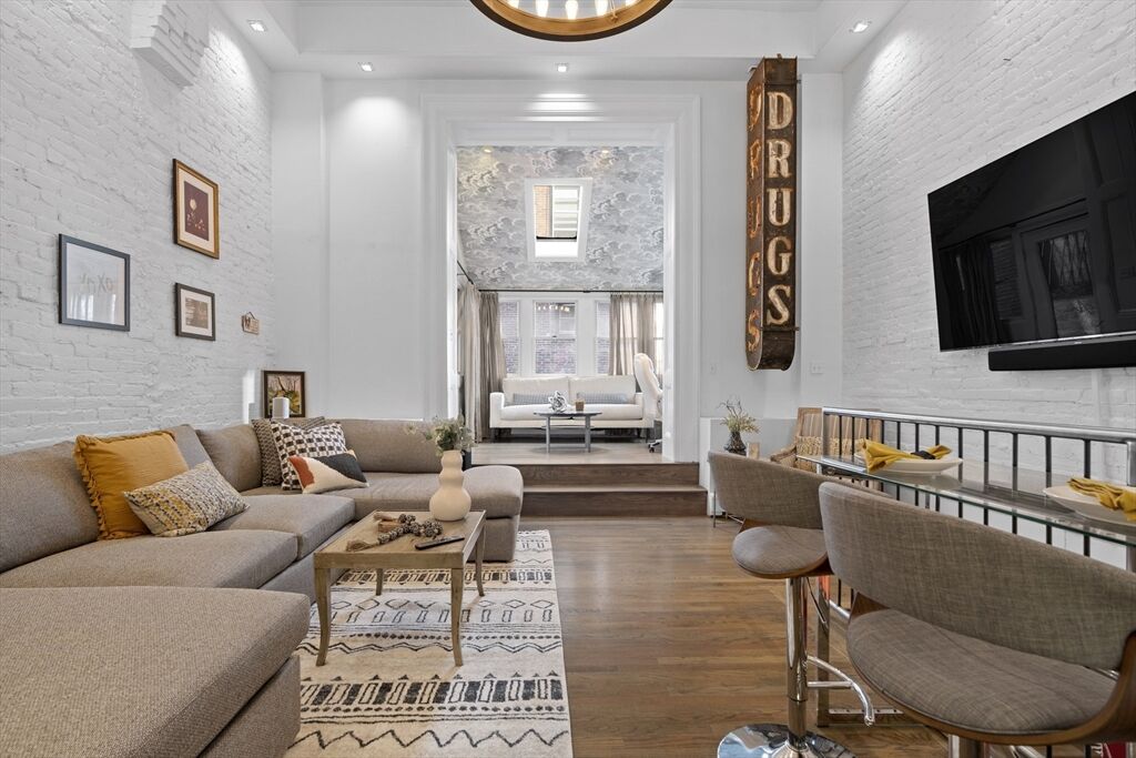 Property Photo:  59 Warren Ave 1  MA 02116 