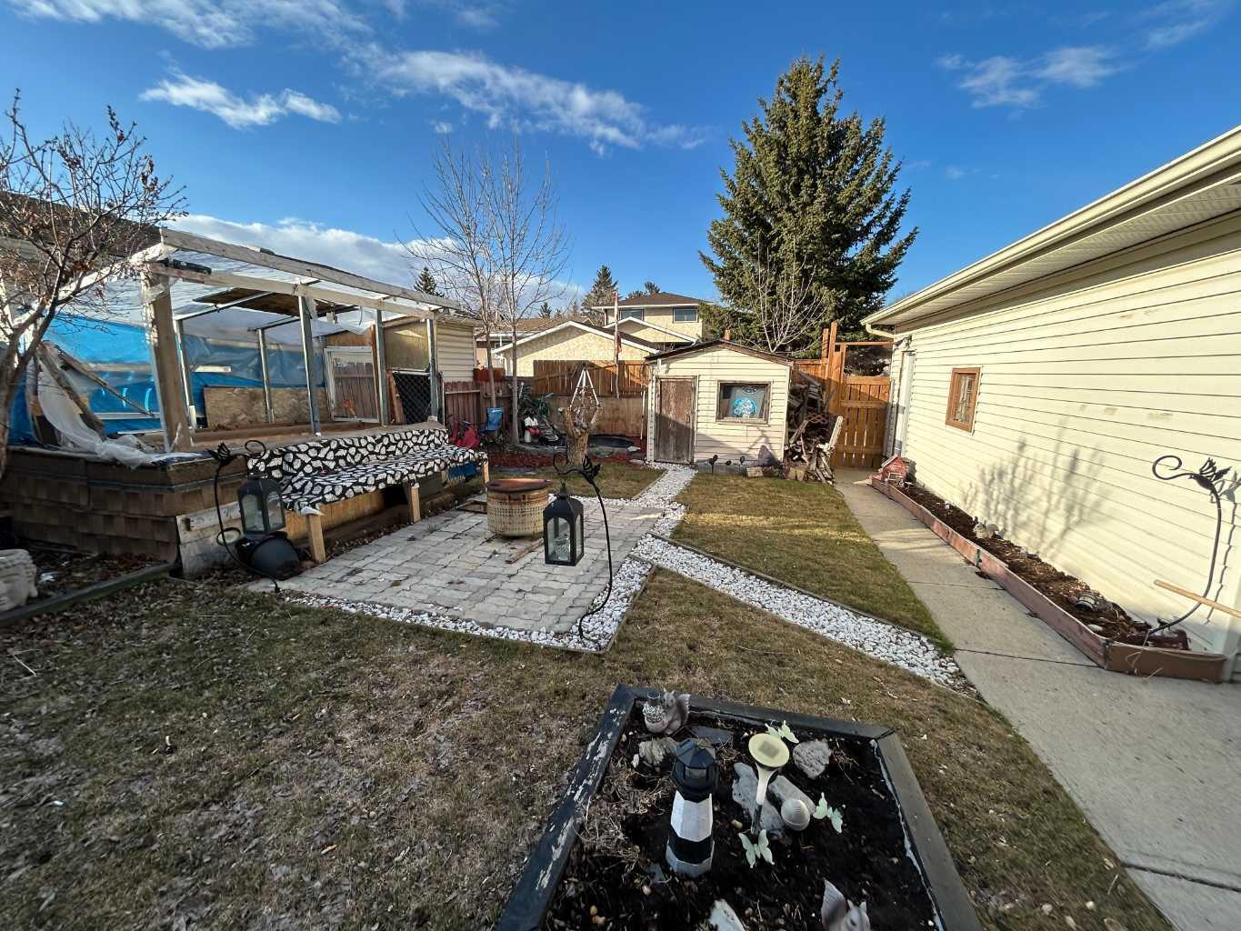 Property Photo:  636 Whiteridge Road NE  AB T1Y 2Y8 
