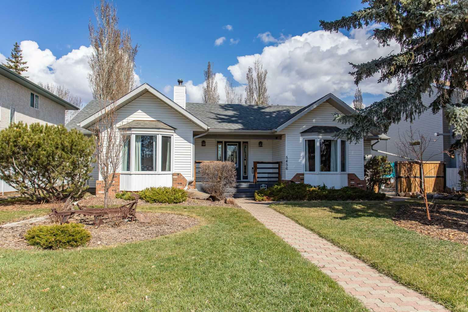5456 54 Avenue  Lacombe AB T4L 1L5 photo