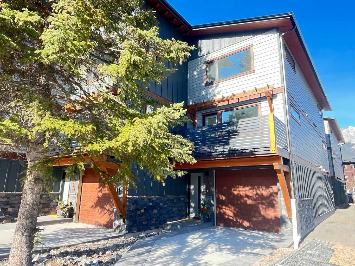 Property Photo: 1413 Mountain Avenue 101 AB T1W 1M3