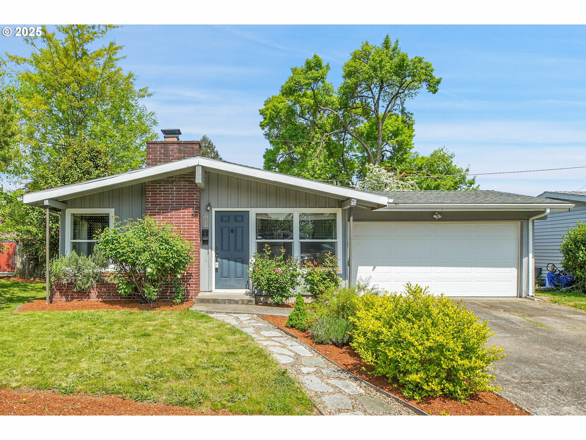 Property Photo: 11525 SW 14th St OR 97005
