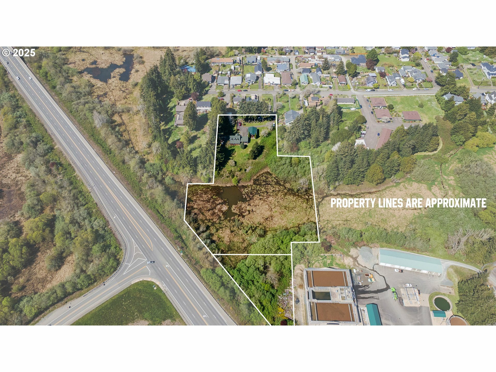 Property Photo: 527 W 4th St OR 97423