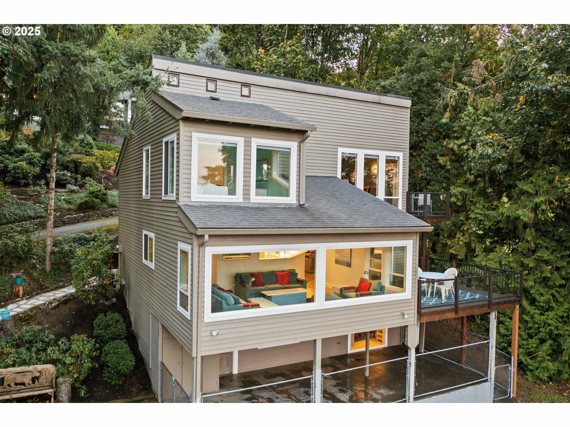 Property Photo: 1361 Glenmorrie Dr OR 97034