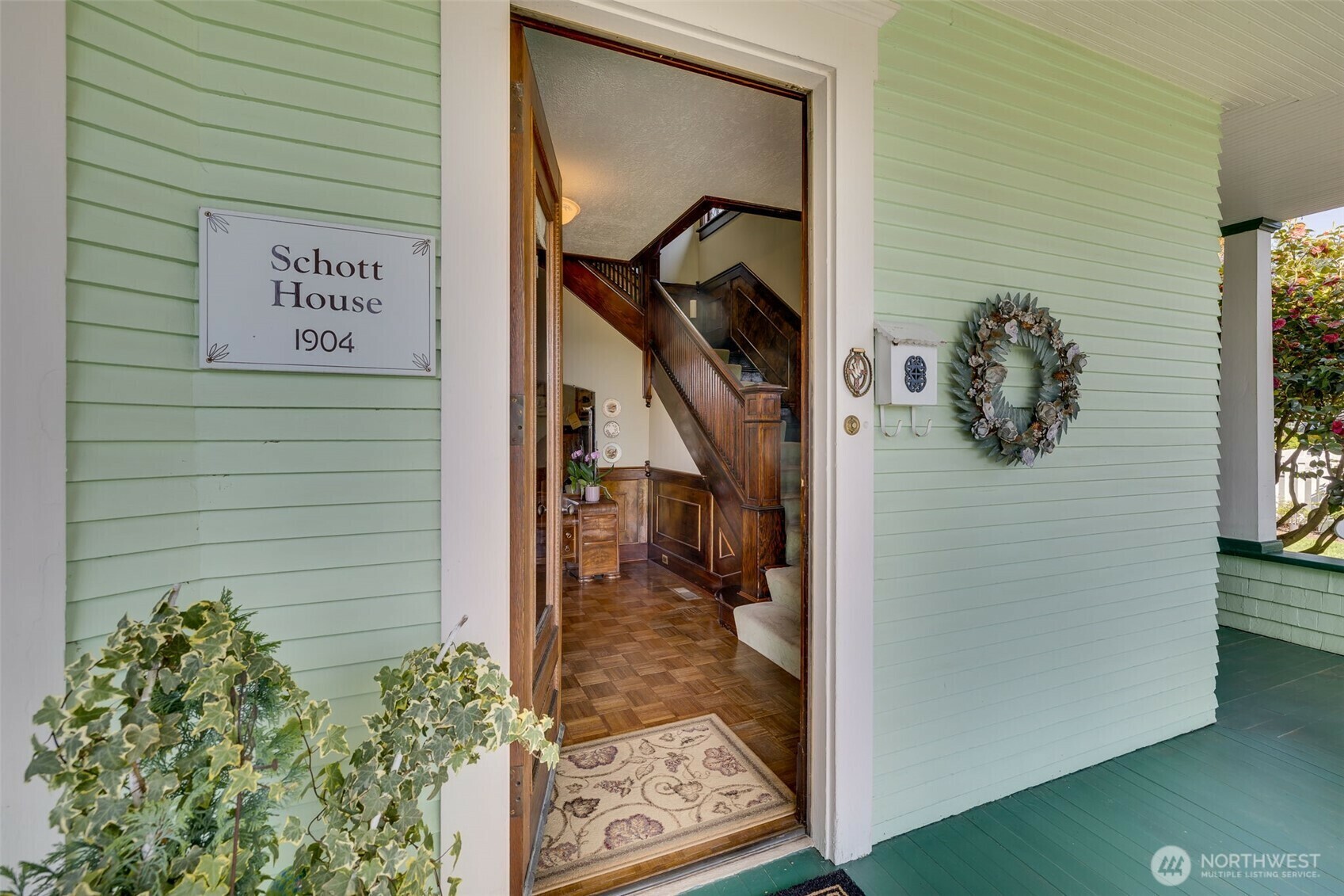 Property Photo: 432 Avenue G WA 98290