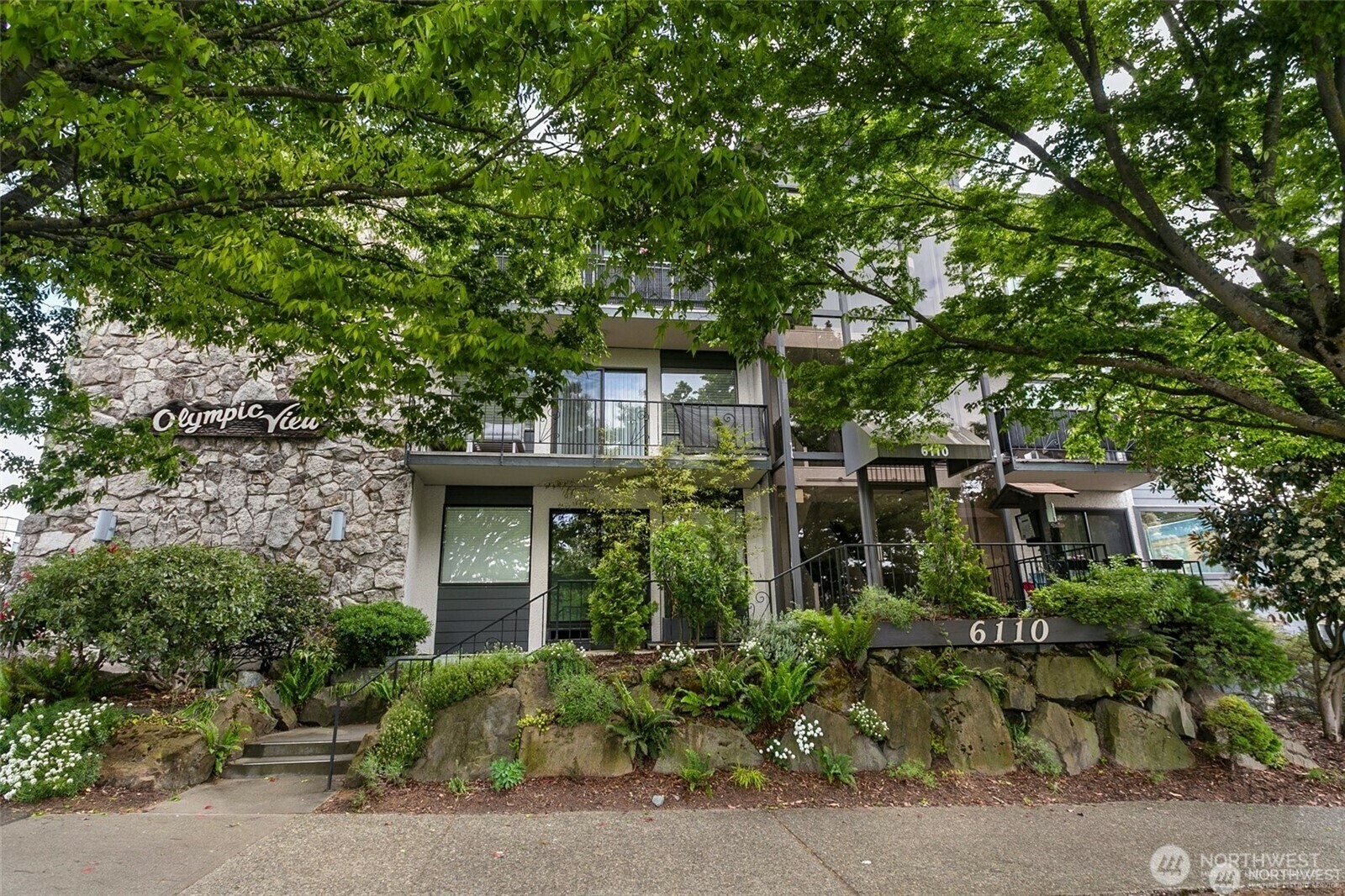 Property Photo: 6110 24th Avenue NW 203 WA 98107