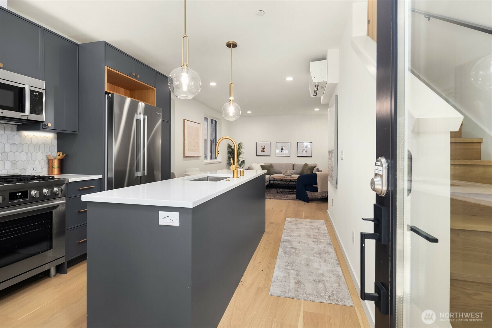 Property Photo: 1228 15th Avenue E 5 WA 98112