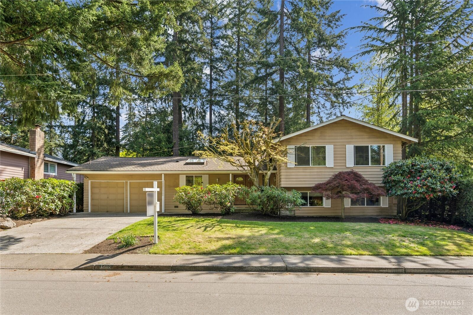 Property Photo: 1402 151st Place NE WA 98007