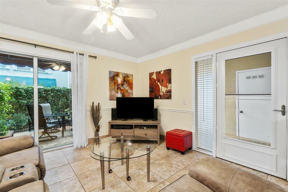 Property Photo: 606 Waterside Drive FL 33462