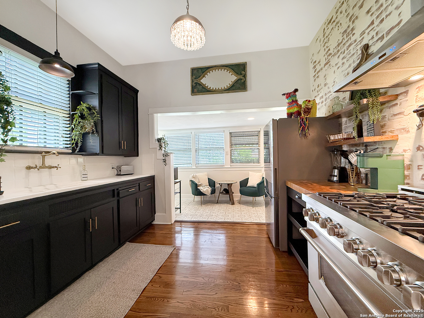 Property Photo: 747 Waverly Ave TX 78201