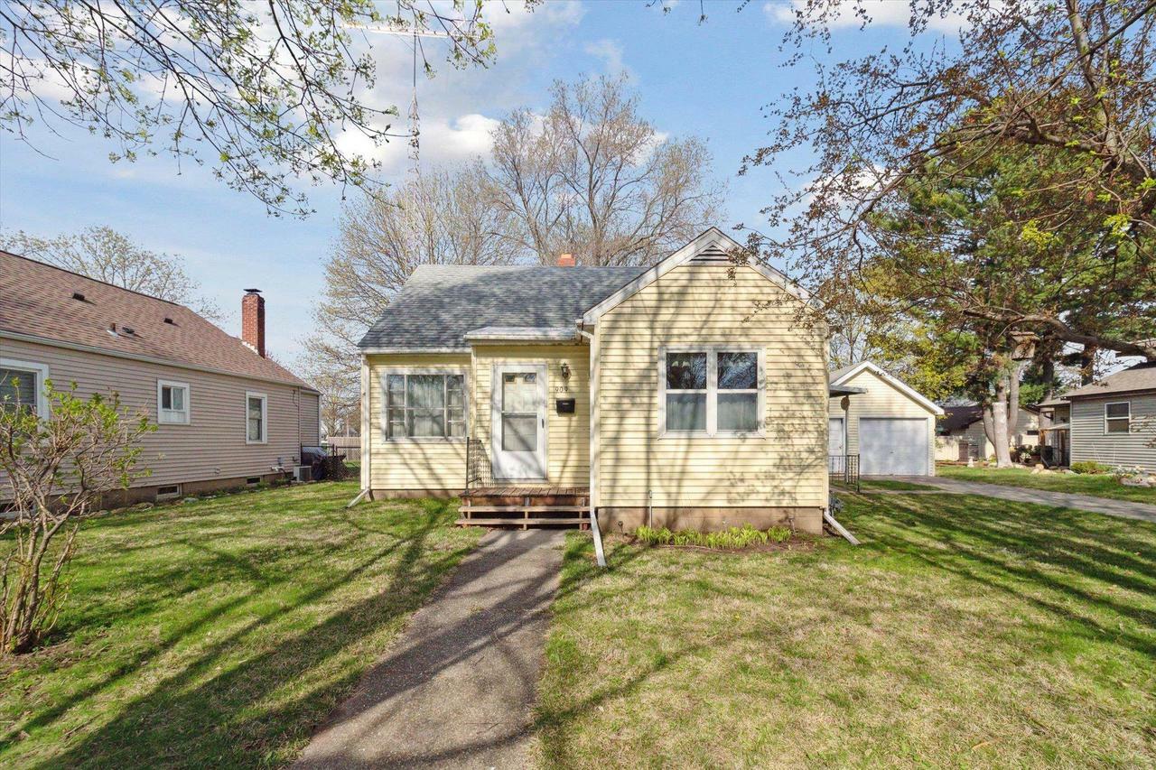 Property Photo: 909 Caroline Street WI 53545