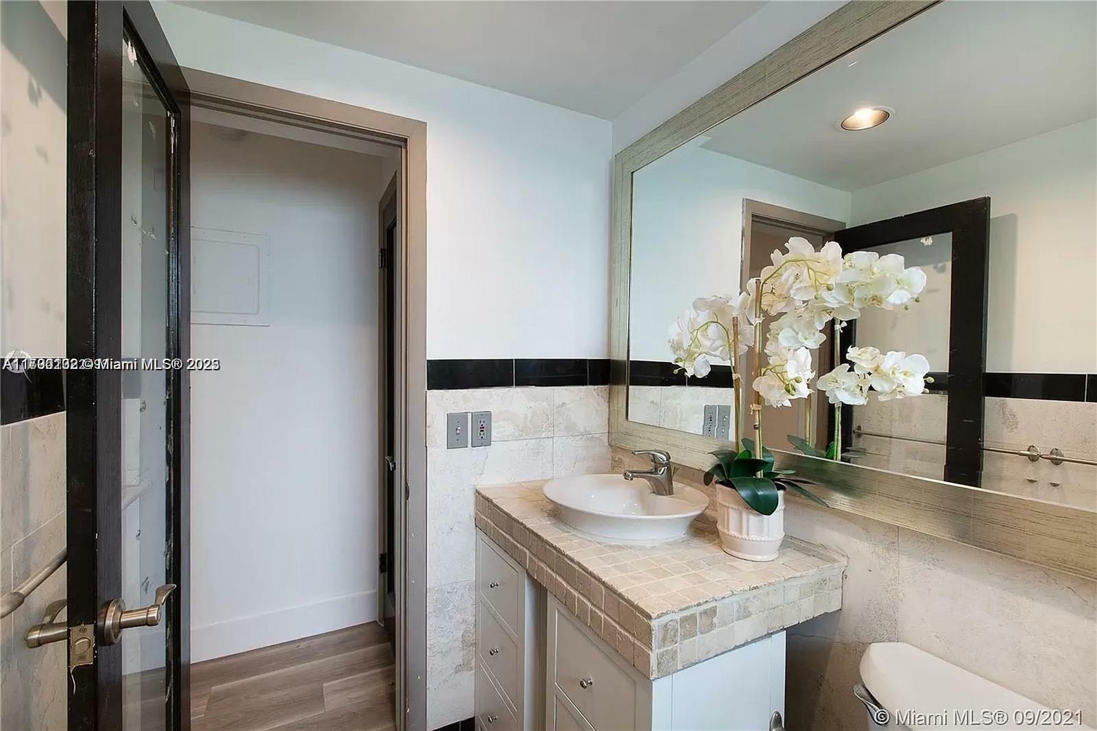 Property Photo: 641 Espanola Way 9 FL 33139