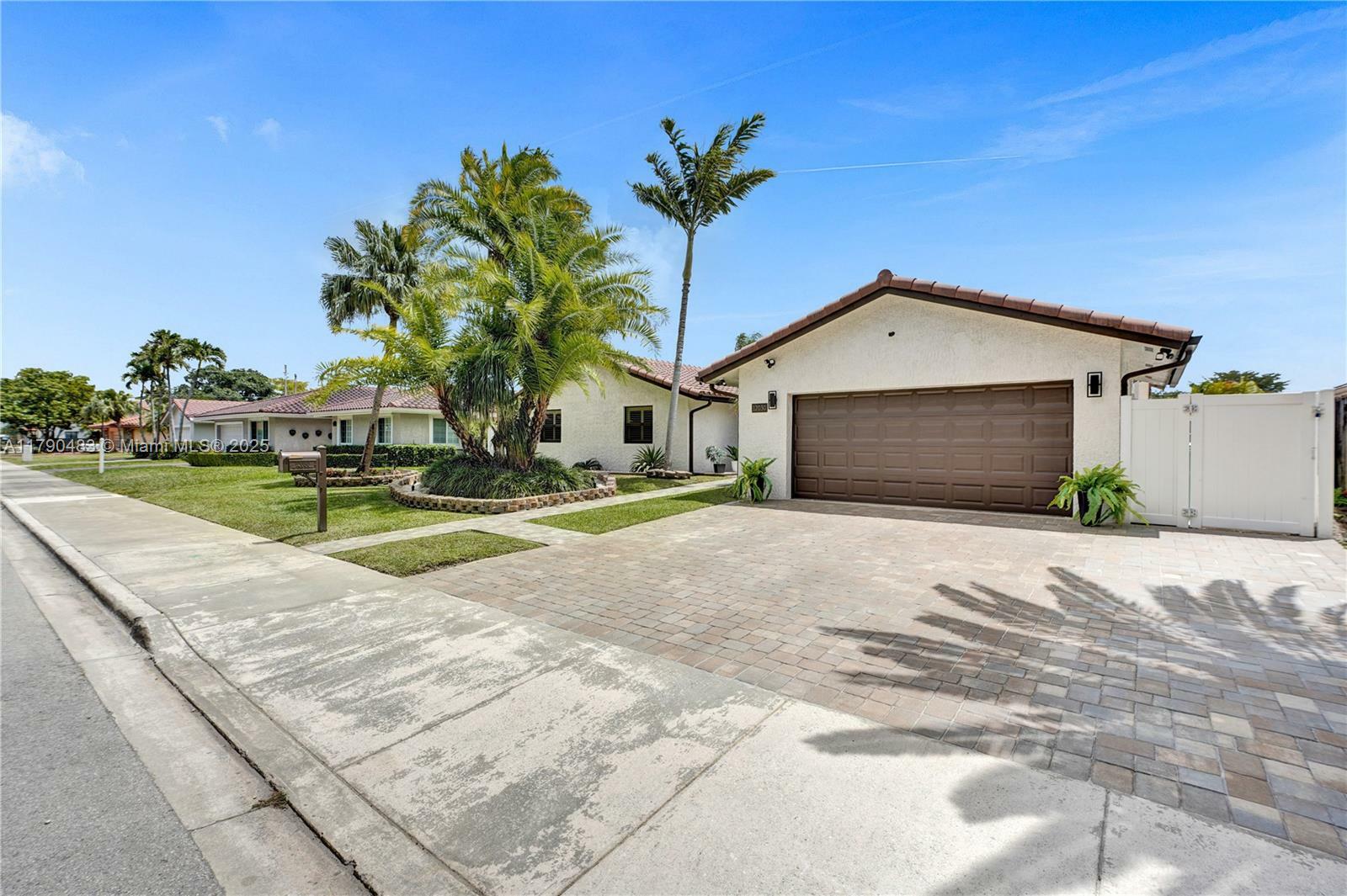 Property Photo: 12030 SW 92nd St FL 33186