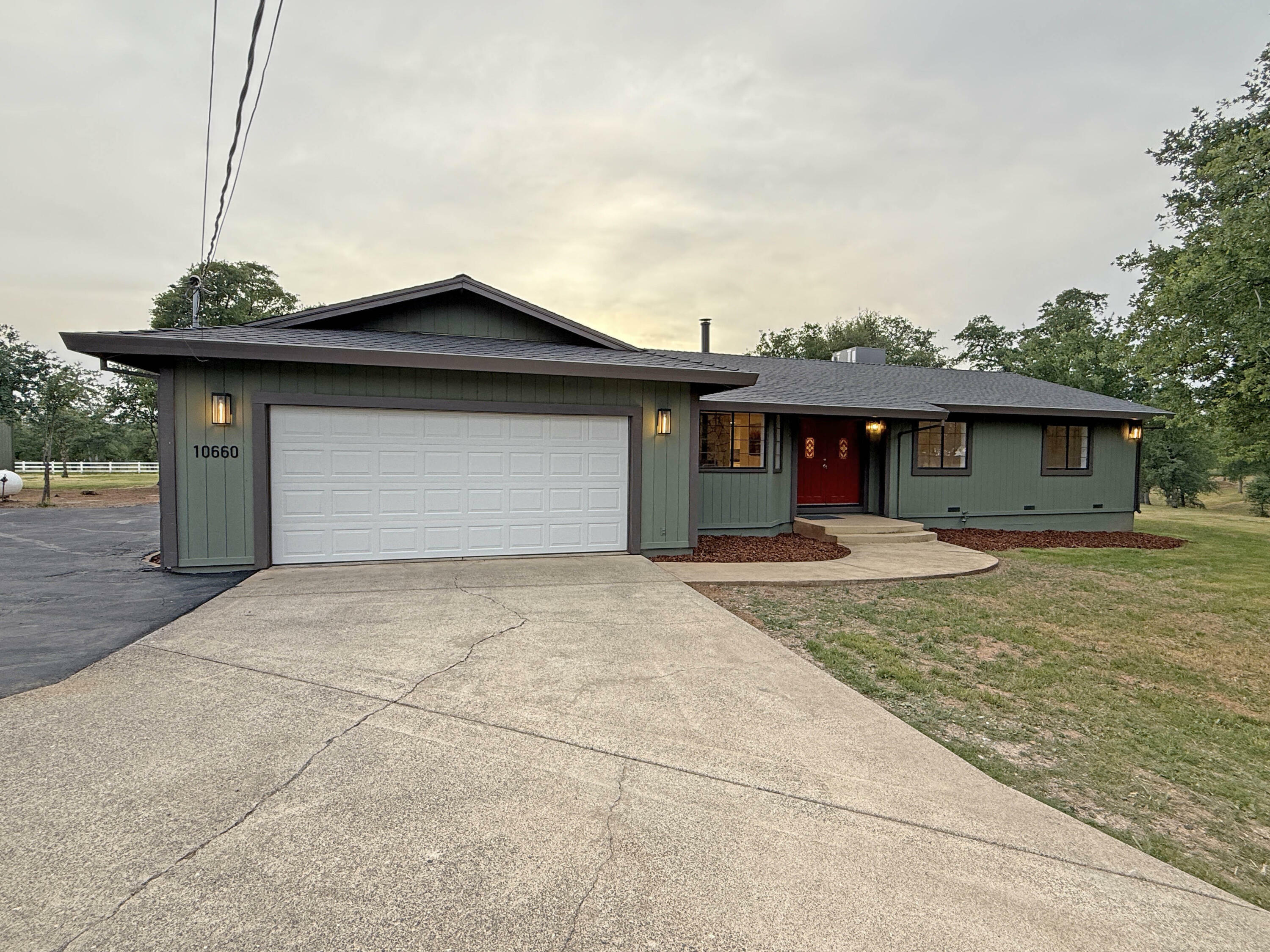 Property Photo: 10660 Whistleberry Way CA 96003