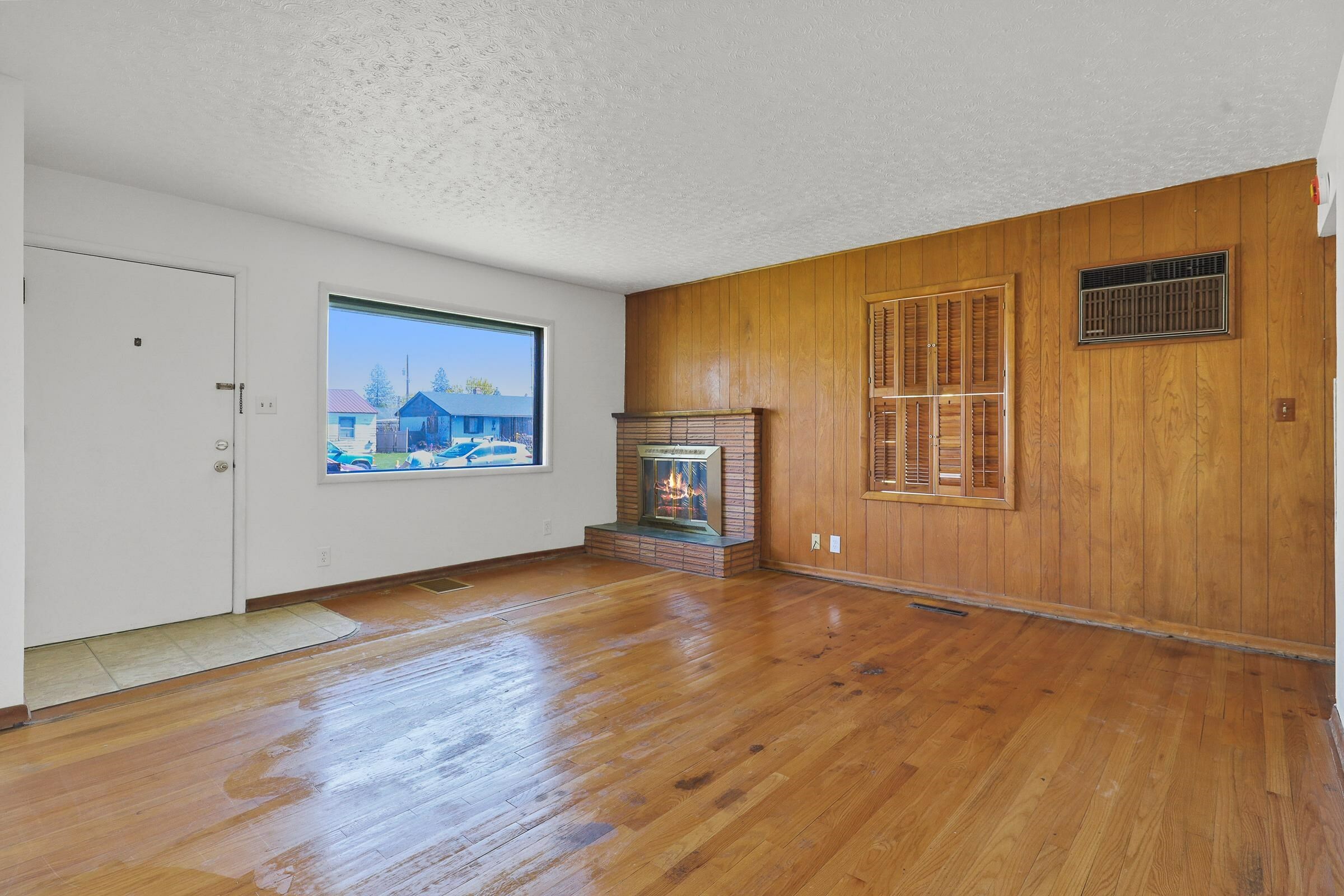 Property Photo: 5811 N Elm St WA 99205