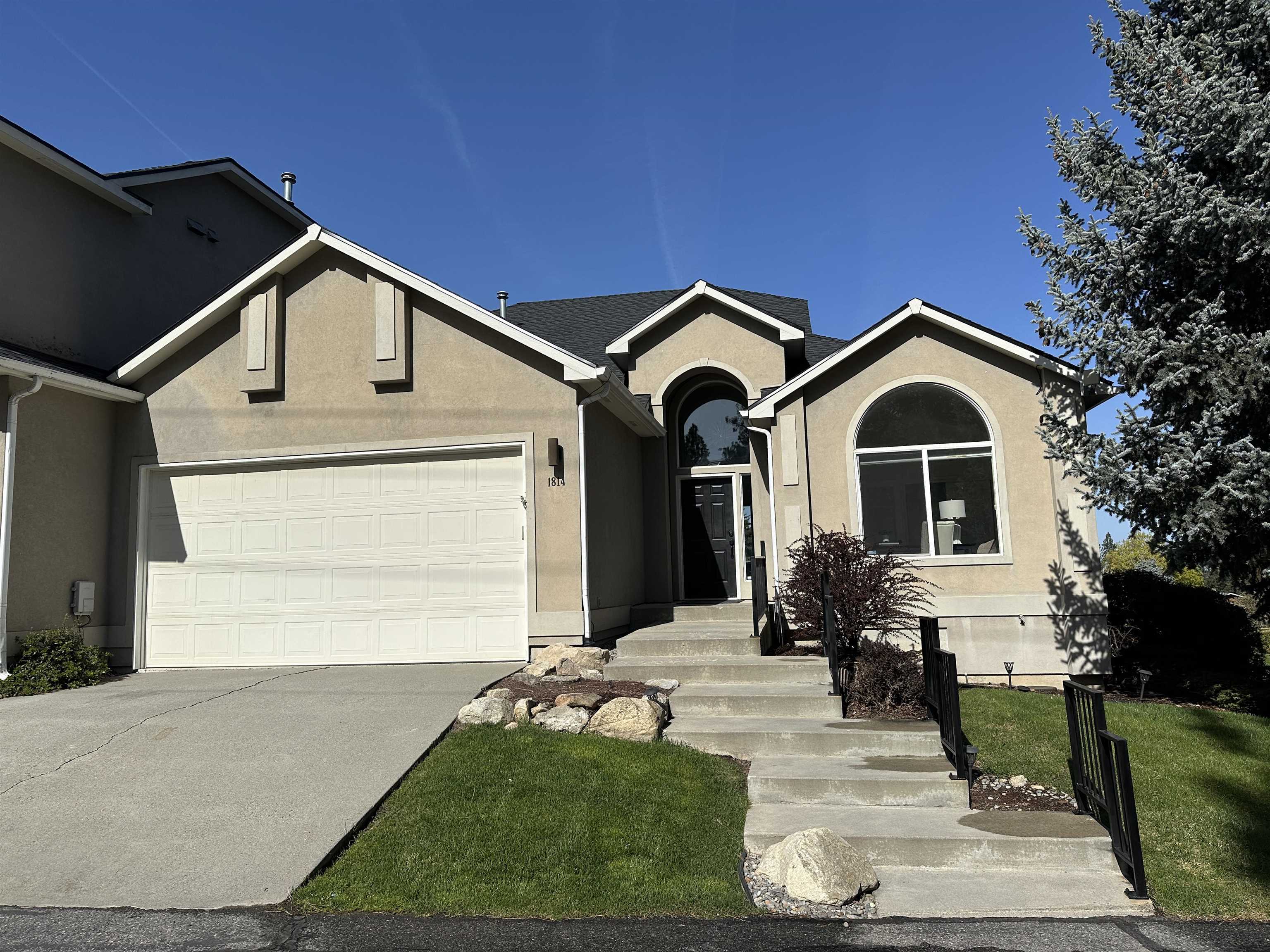 Property Photo: 1814 S Viewcrest Ln 1814 WA 99212