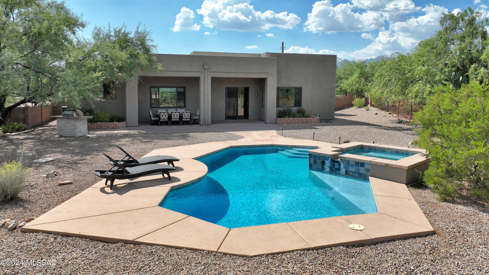 Property Photo:  2340 N Roanna Court  AZ 85749