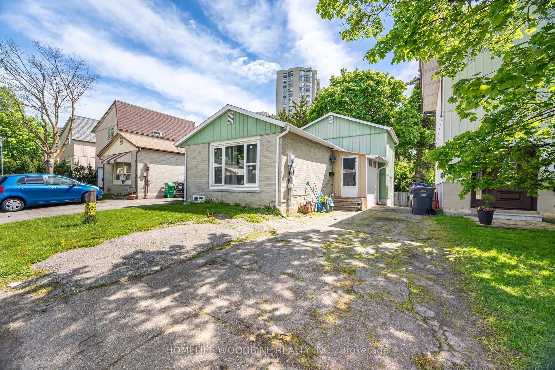 Photo de la propriété: 11 Helena Court ON L6S 2N4