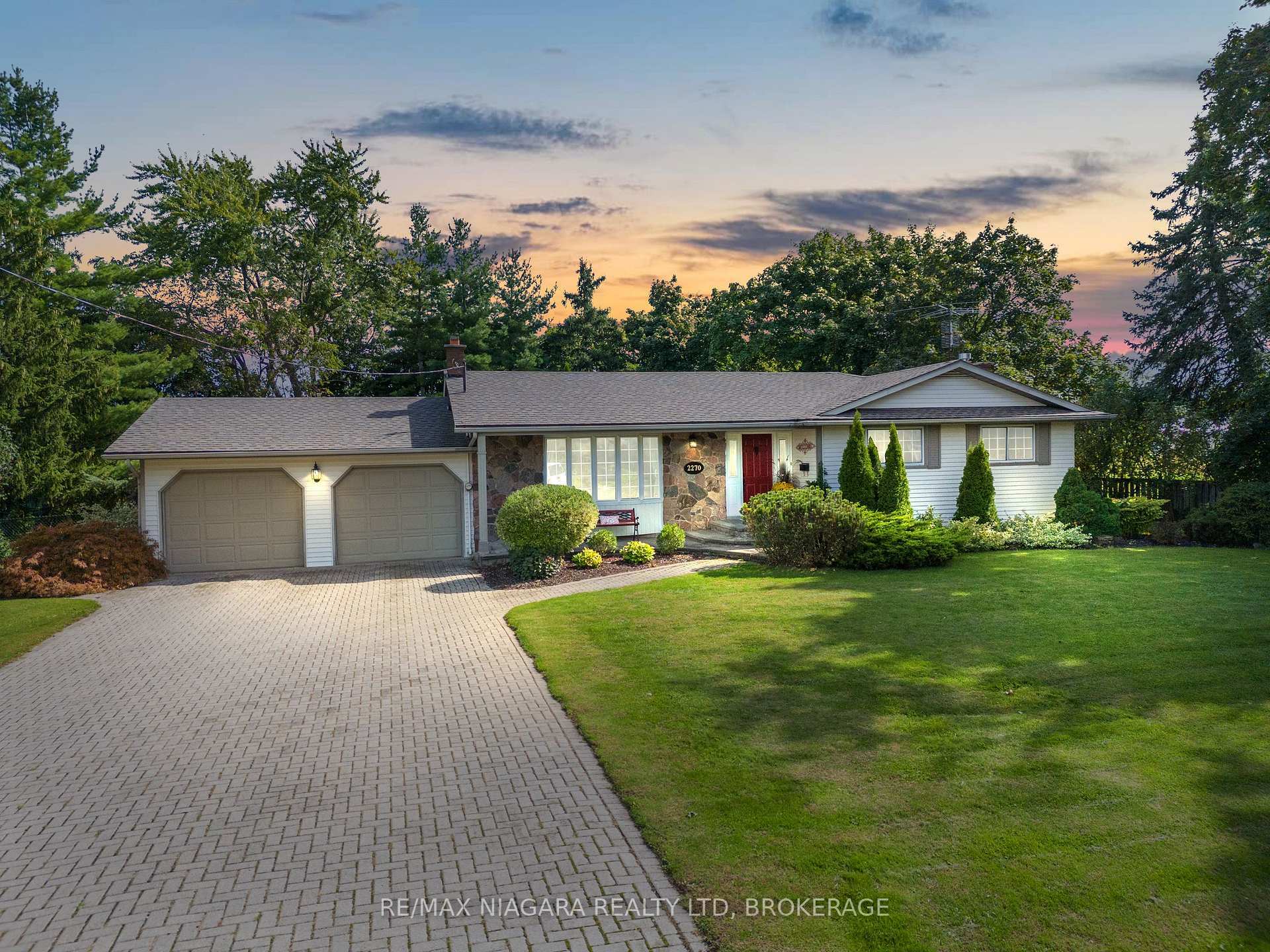 Property Photo: 2270 Seventh Louth Street ON L2R 6P7