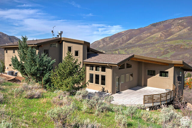 Property Photo: 152 N Silver Oak Rd UT 84108