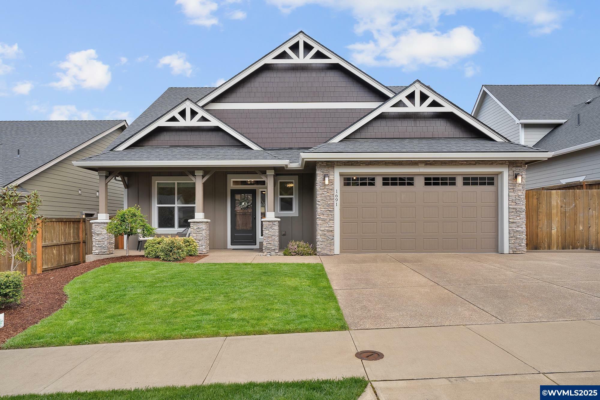Property Photo: 1691 York Butte Av SE OR 97306