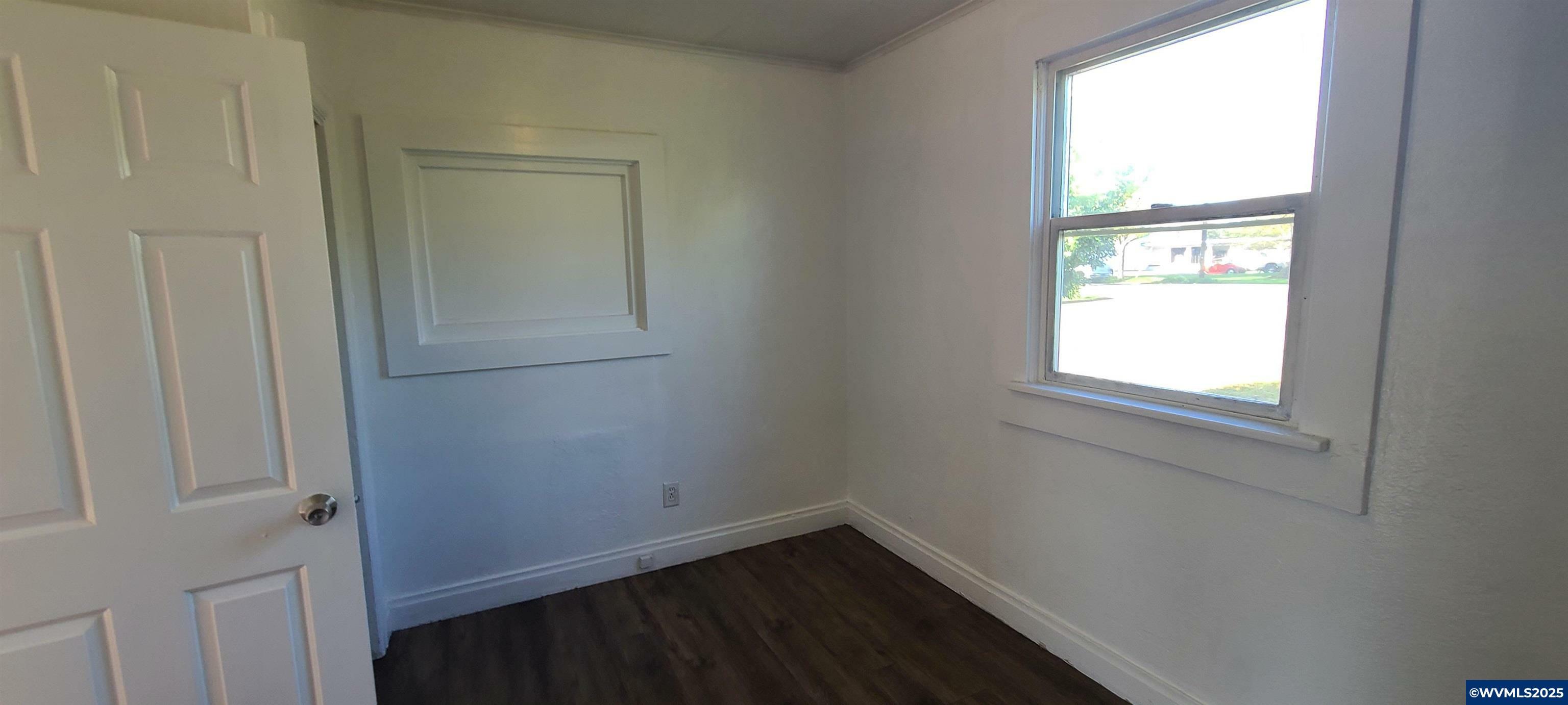 Property Photo: 323 Academy St NE OR 97301
