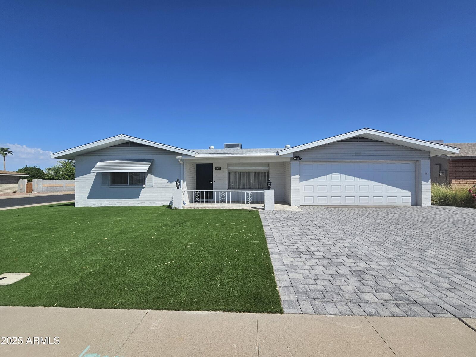 Property Photo: 5122 E Emerald Circle AZ 85206
