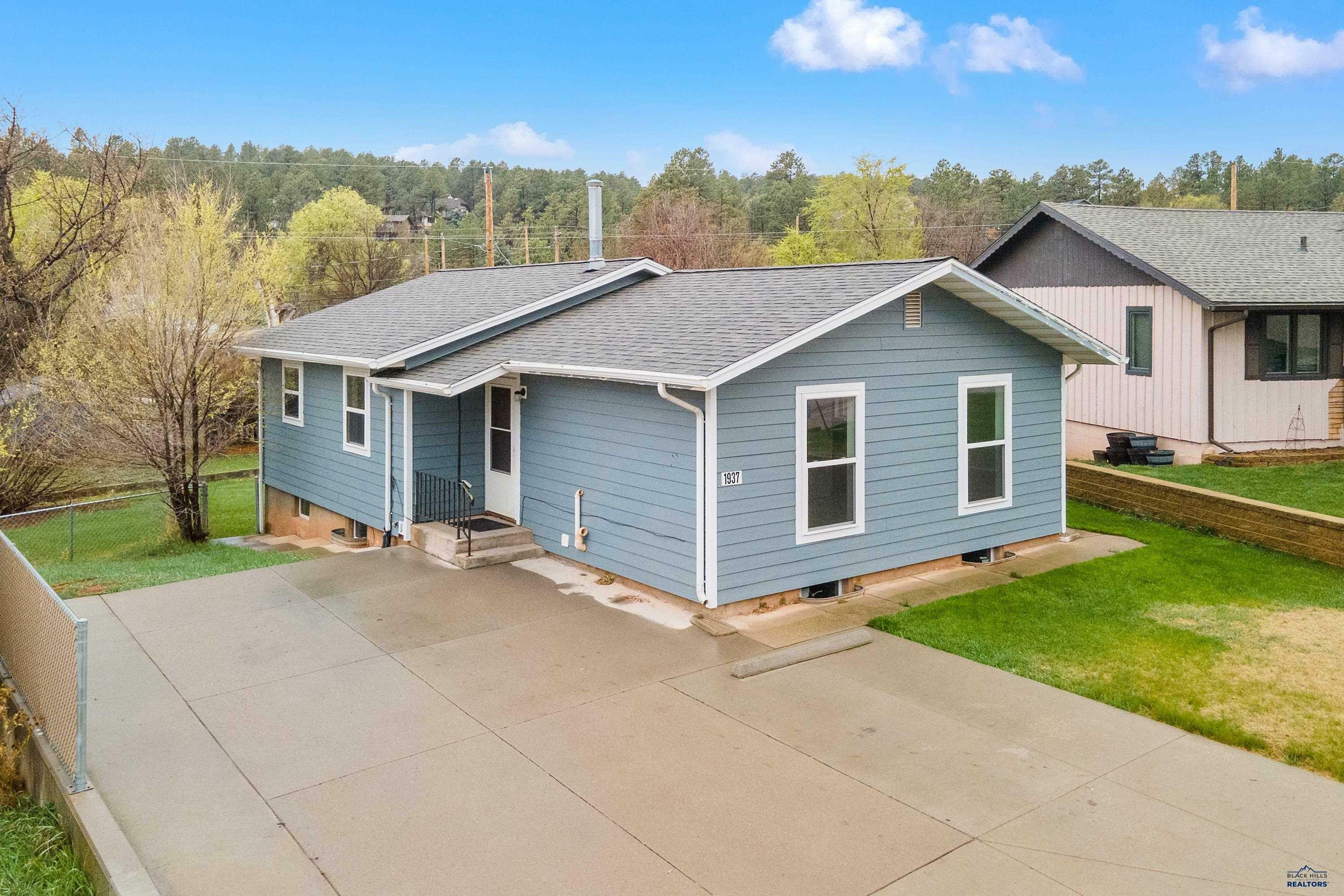 Property Photo: 1937 Hillsview Dr SD 57702
