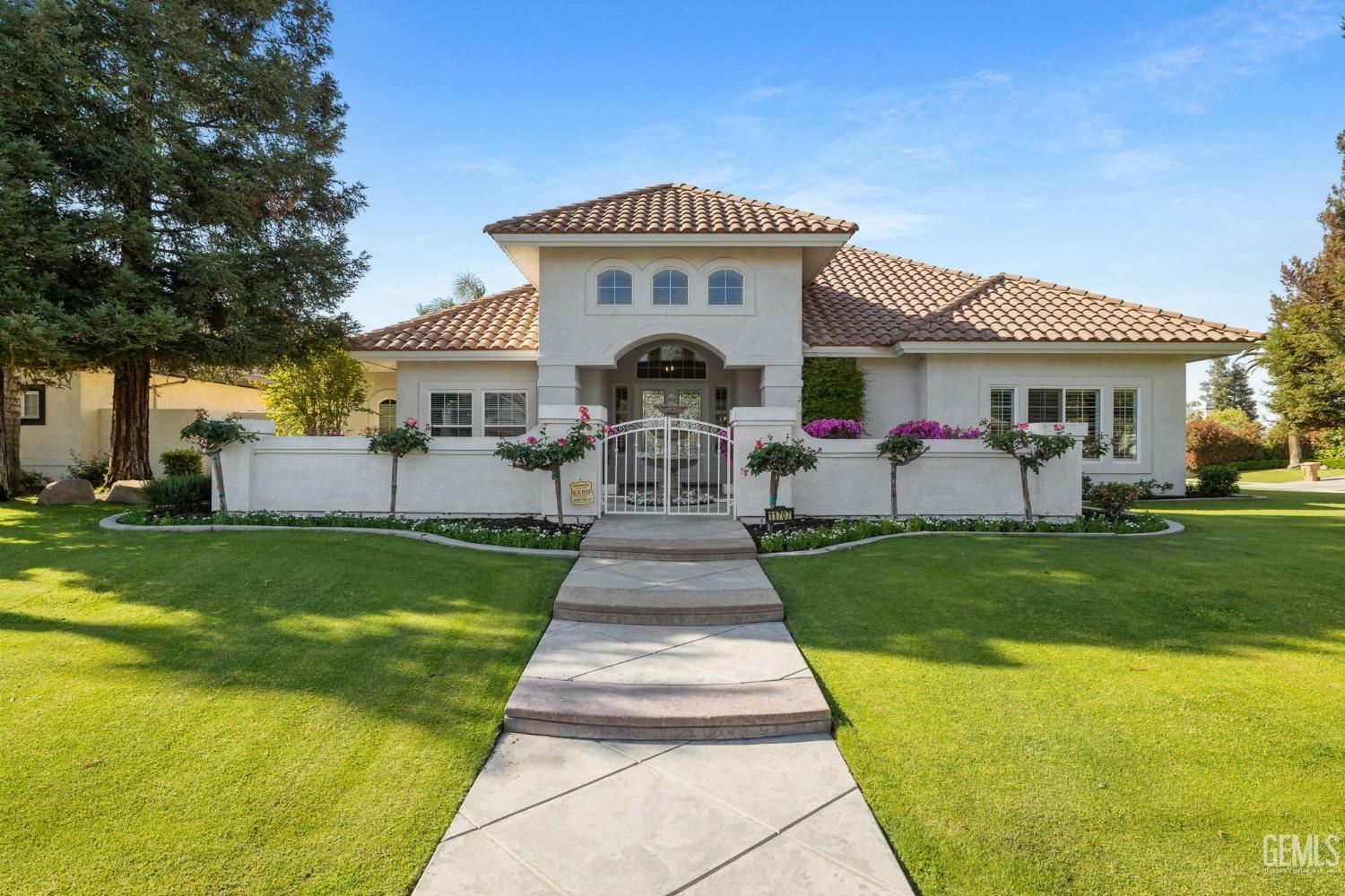 Property Photo: 11707 Finsbury Court CA 93312
