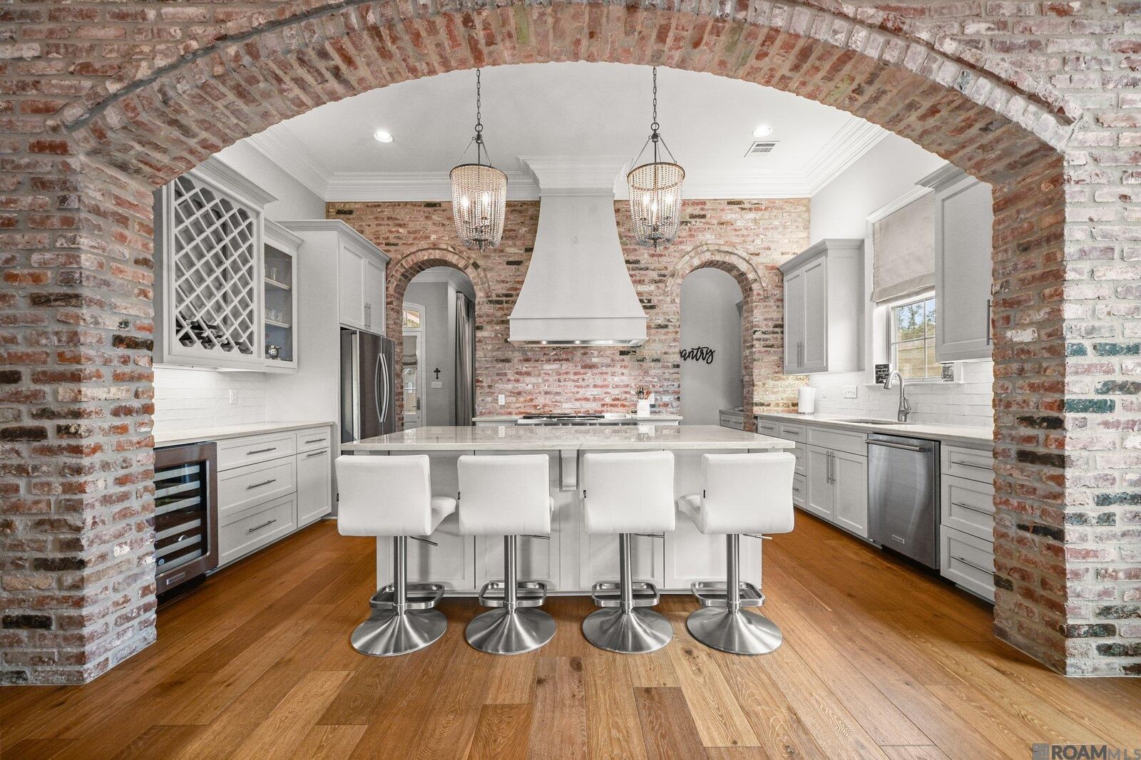 Property Photo: 4265 Poplar St LA 70808