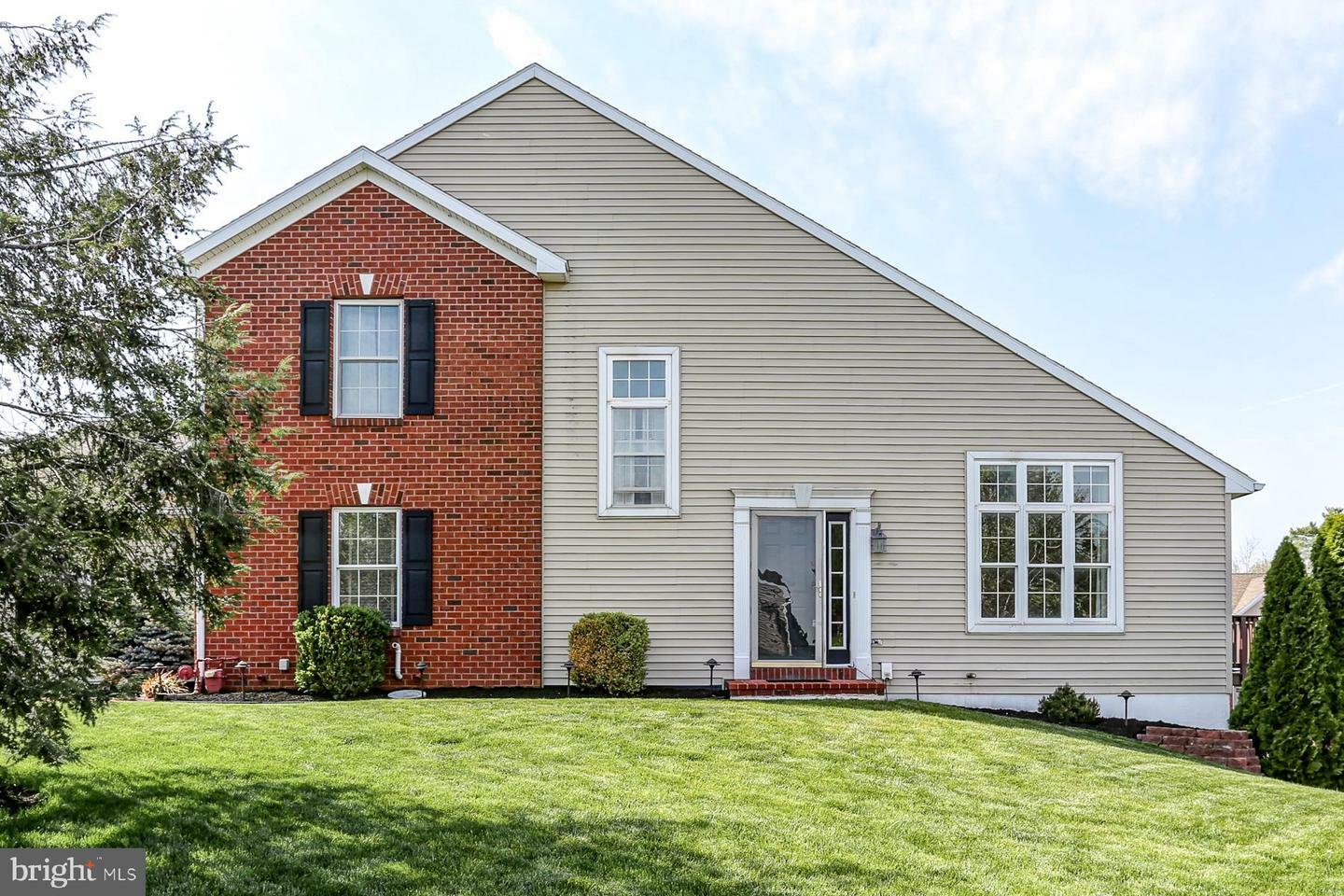 Property Photo: 77 Hickory Street PA 17078
