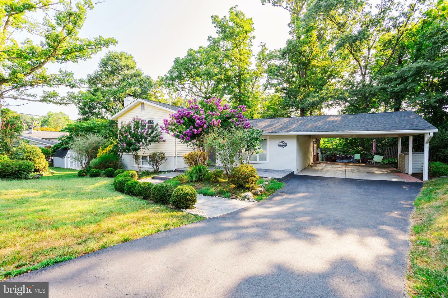Property Photo: 8901 Beauchamp Drive VA 22309