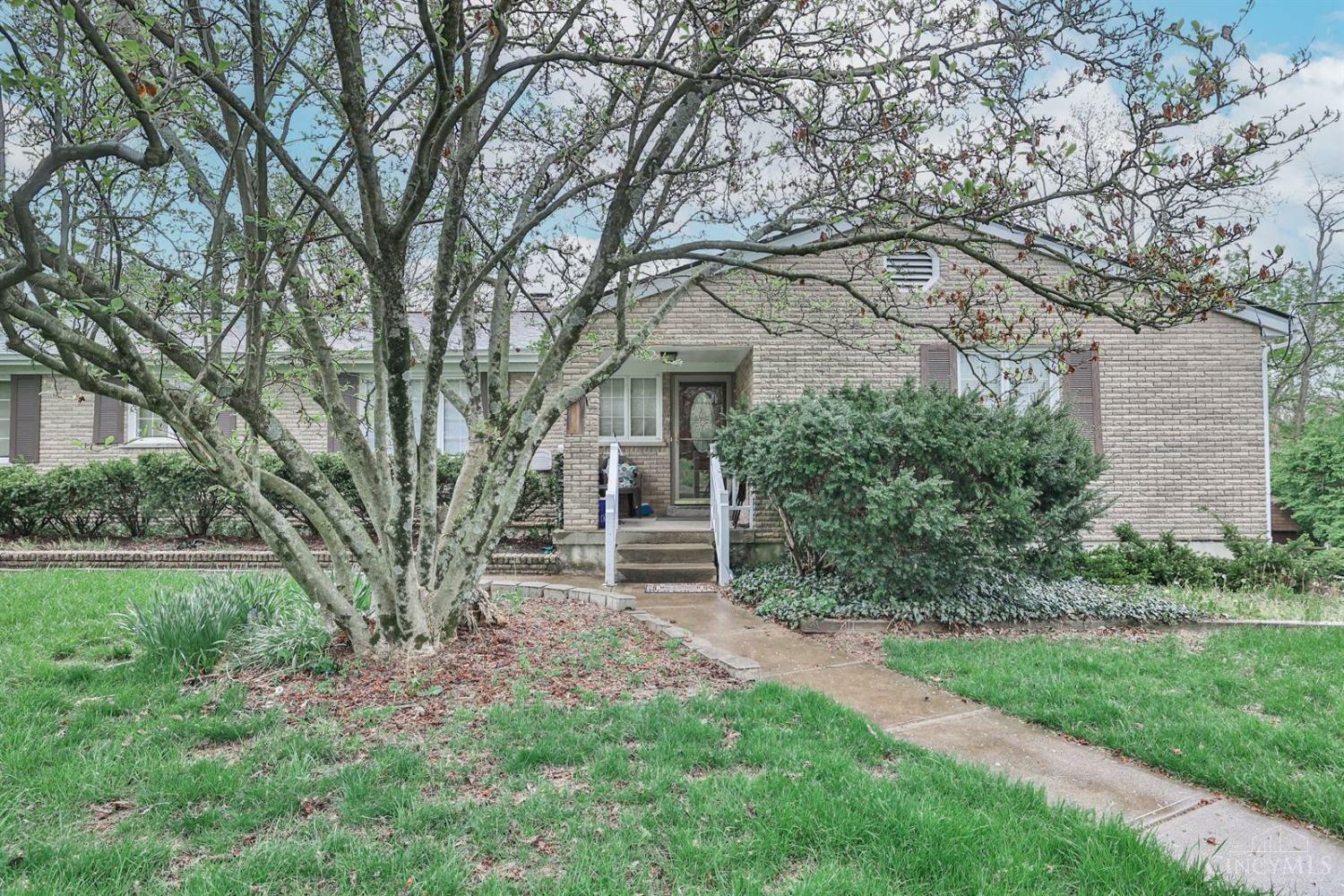 Property Photo: 10699 Hamilton Avenue OH 45231