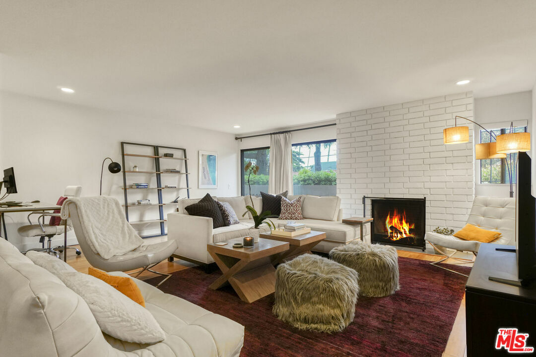 858 12th St  Santa Monica CA 90403 photo