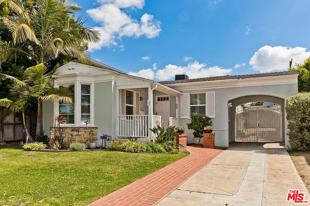Property Photo:  1510 Edris Dr  CA 90035 