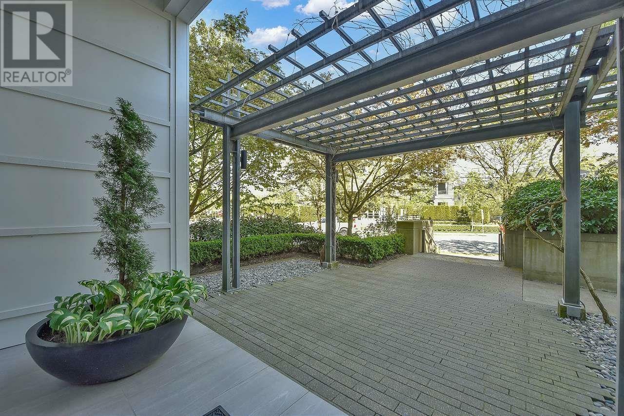 Property Photo: 550 Seaborne Place 305 BC V3B 0L3