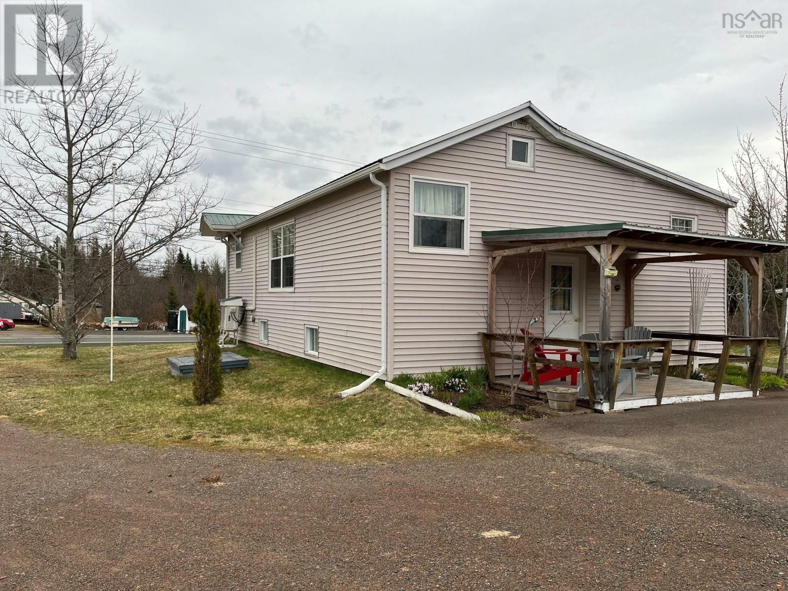 Property Photo: 5886 Highway 2 NS B0M 1B0