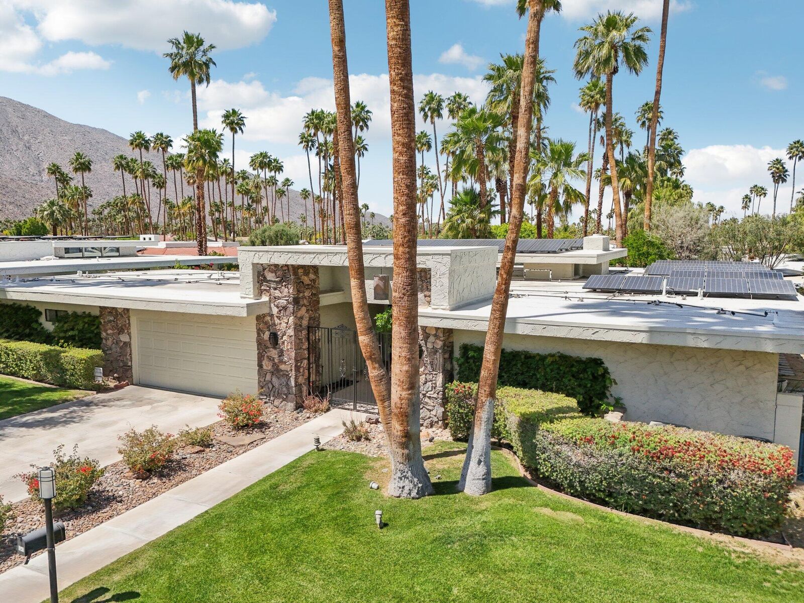 Property Photo: 1540 E Sierra Way CA 92264