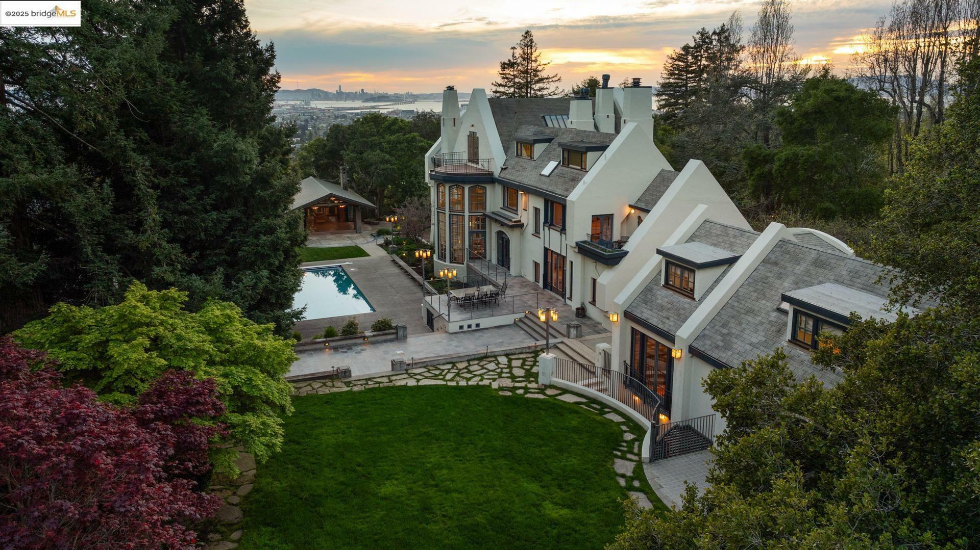 Property Photo: 227 Tunnel Rd CA 94705
