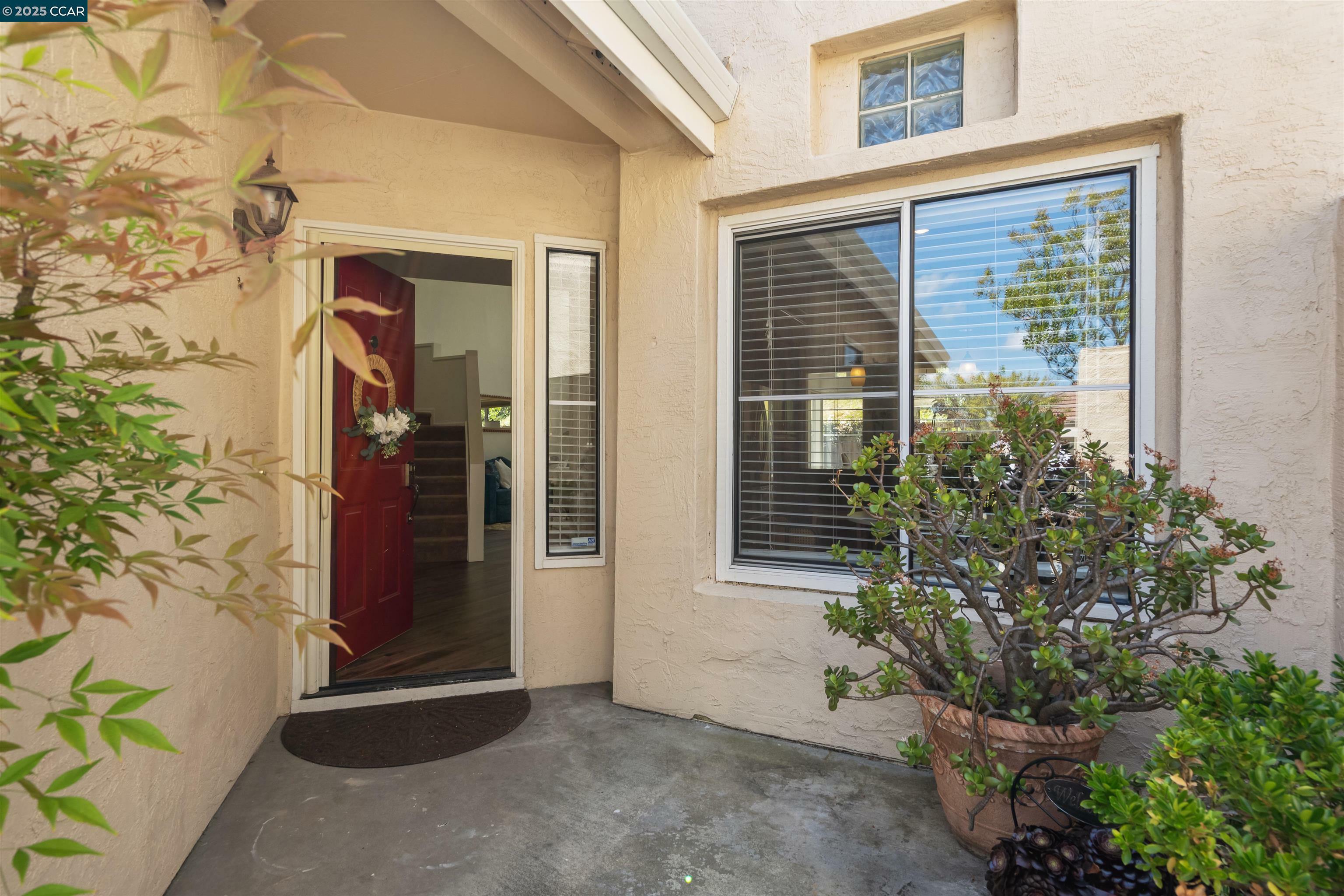 Property Photo: 6178 Lakeview Cir CA 94582