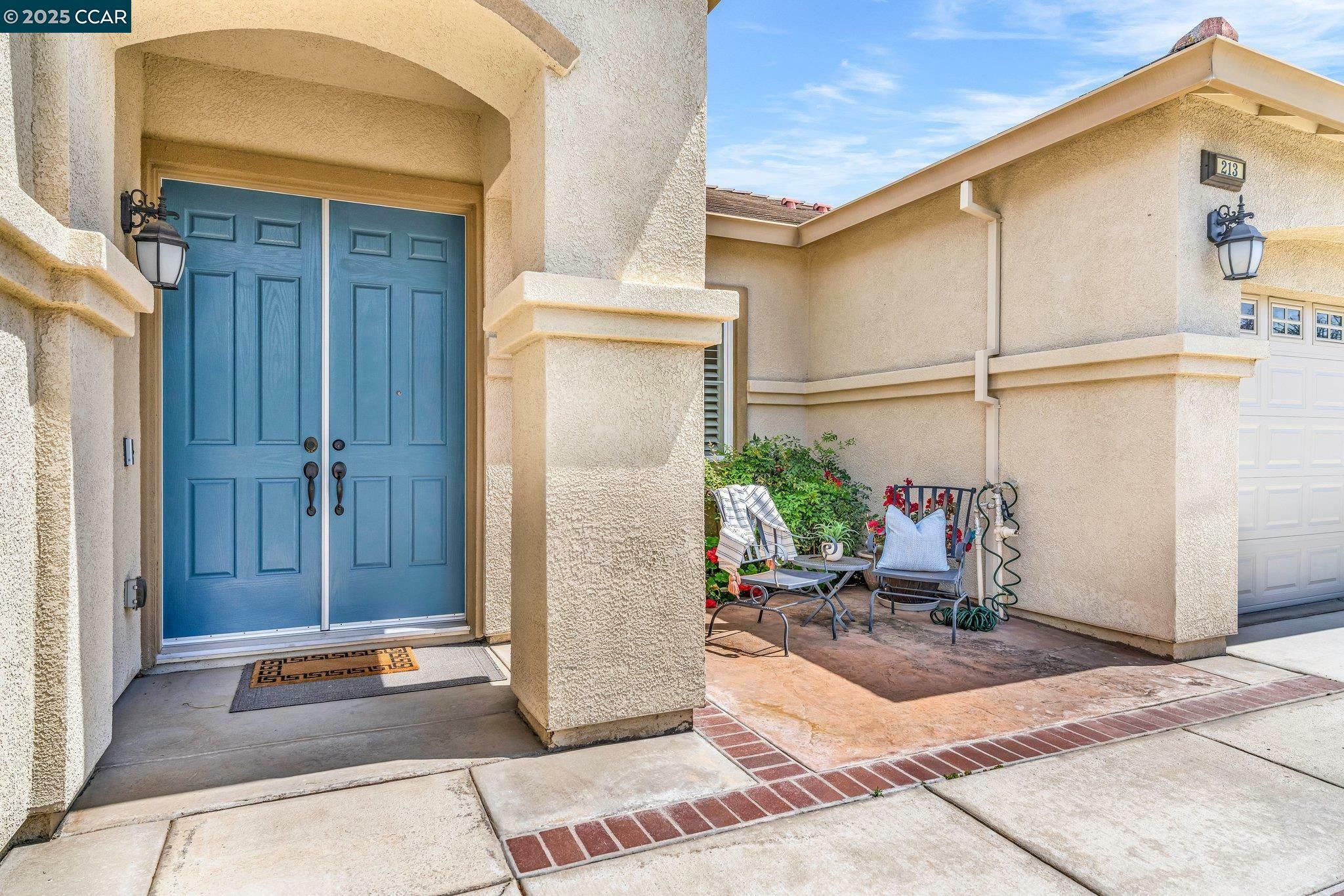 Property Photo:  213 Shady Oak Dr  CA 94561 
