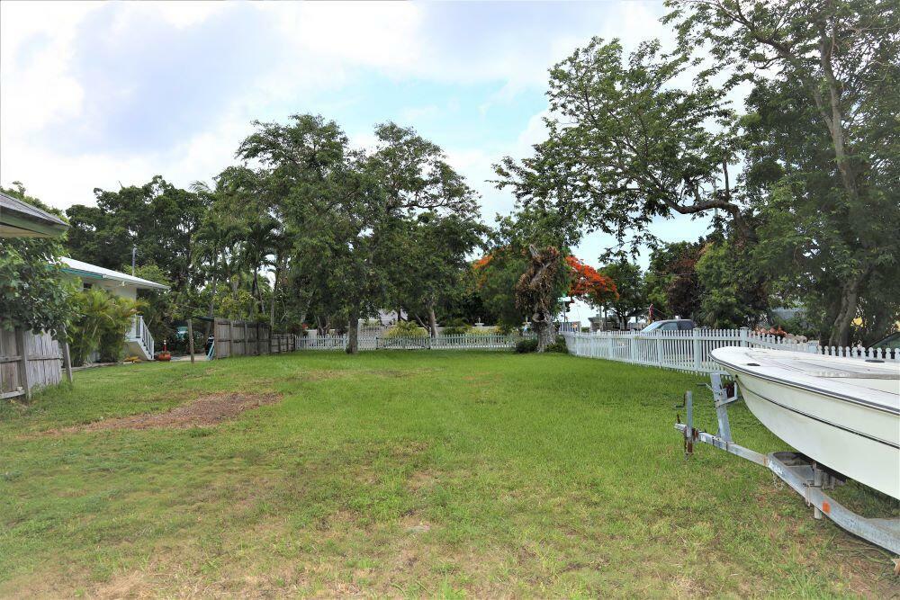 Property Photo:  48 Shoreland Drive  FL 33037 
