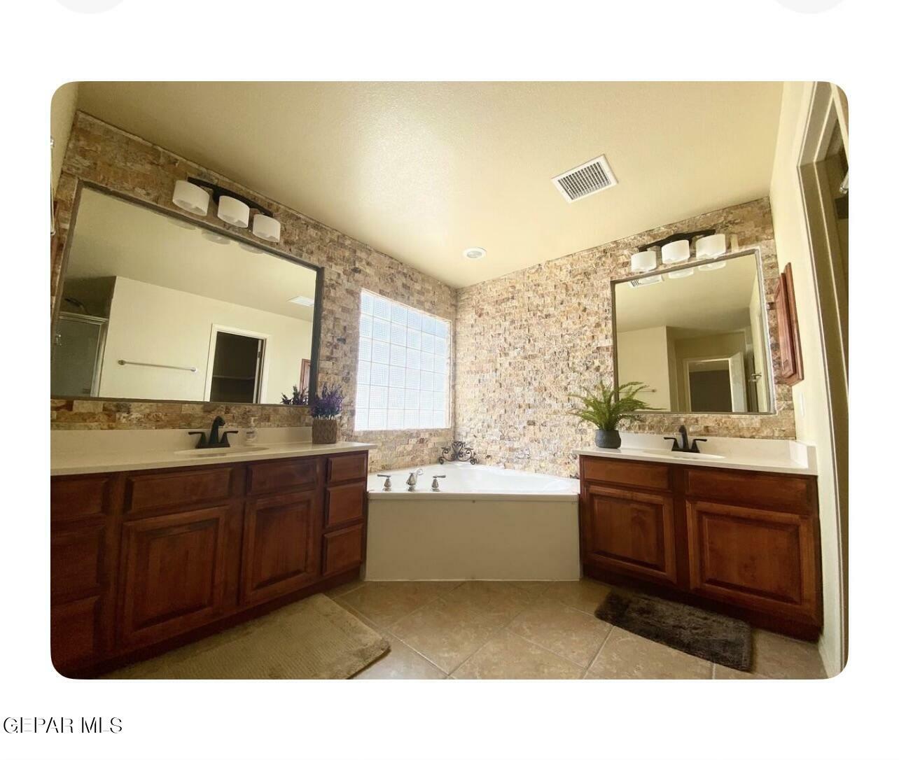 Property Photo: 1627 Brillo Del Sol Court TX 79911