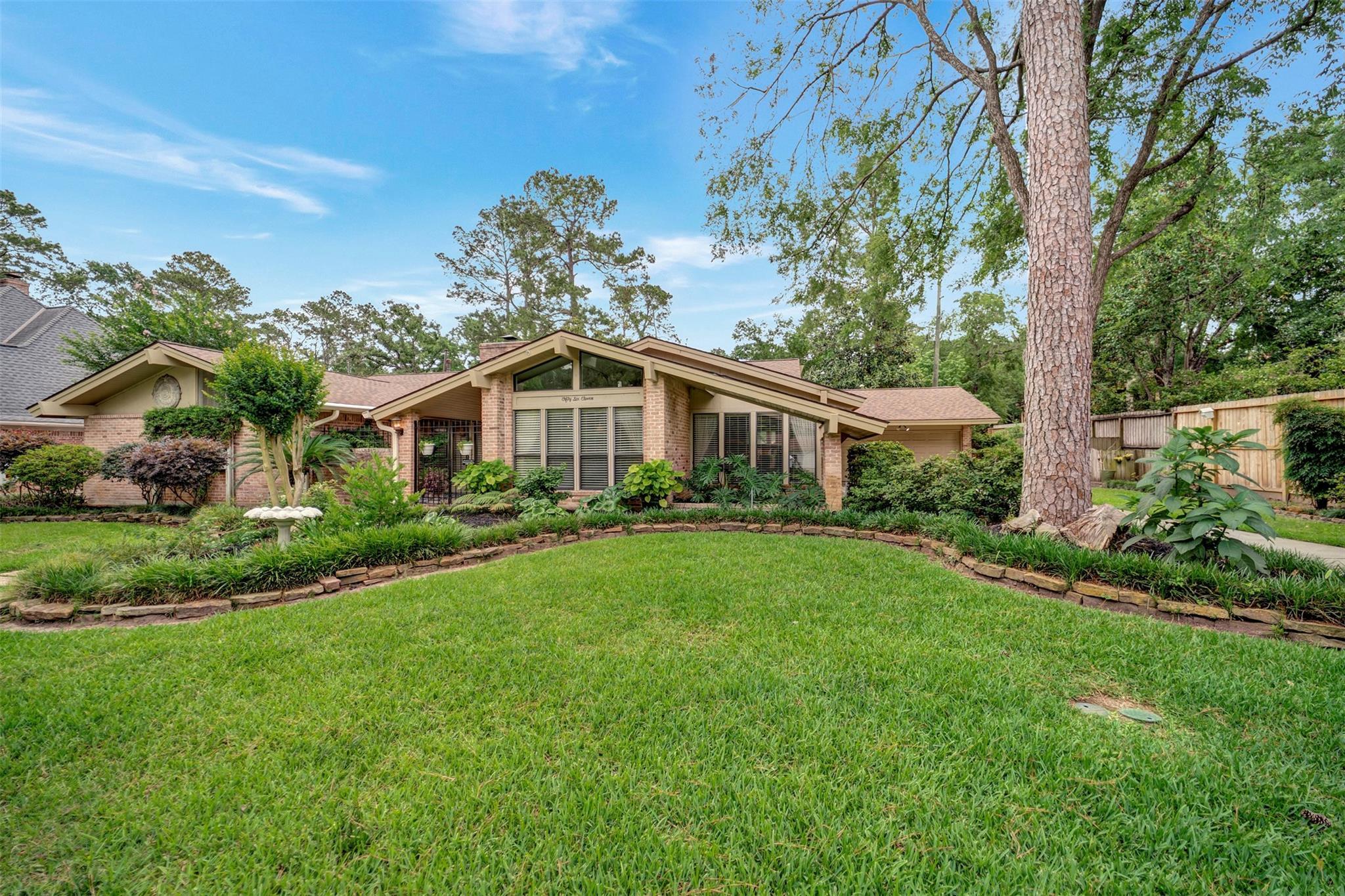 Property Photo: 5611 Westerham Place TX 77069