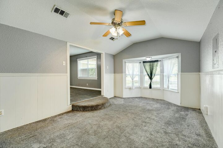 Property Photo:  902 E 6th Street  TX 77480 