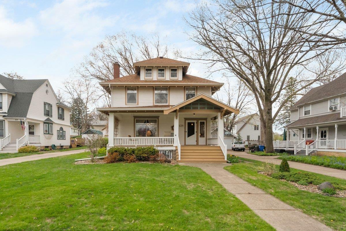 Property Photo:  614 NW 1st Avenue  IA 50677 