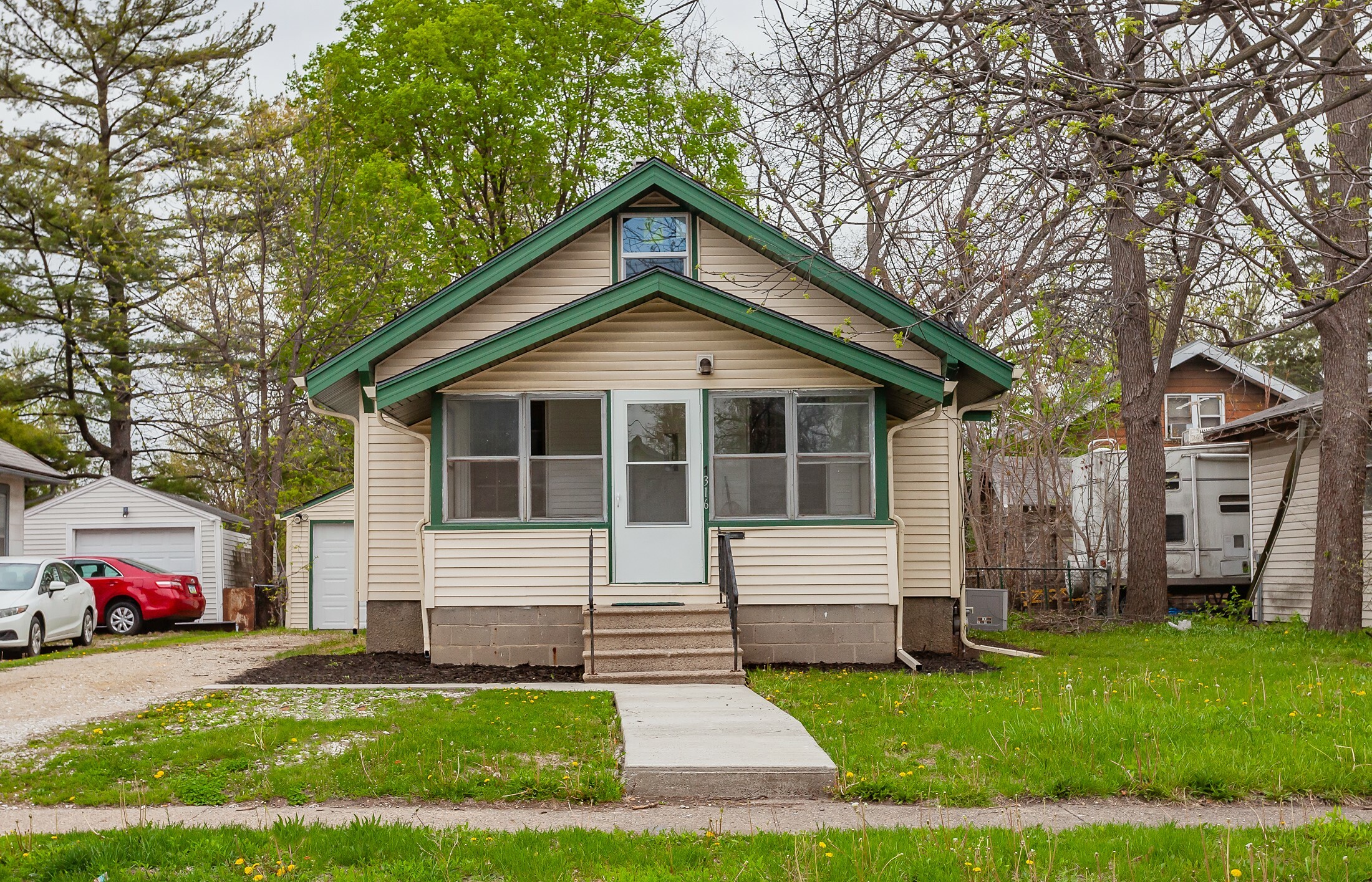 Property Photo: 1316 Hull Avenue IA 50316