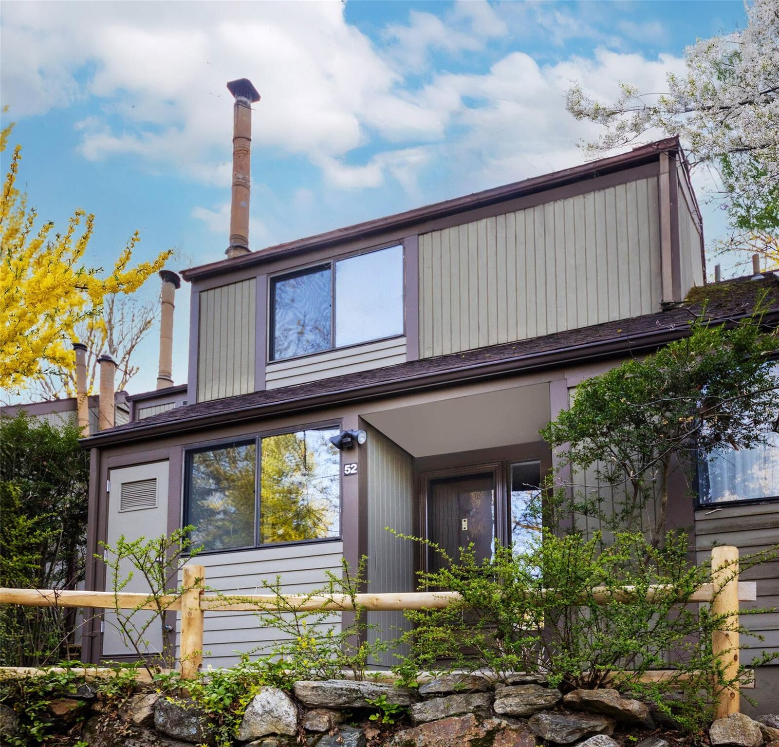 Property Photo:  52 Round Hill Road  NY 10522 