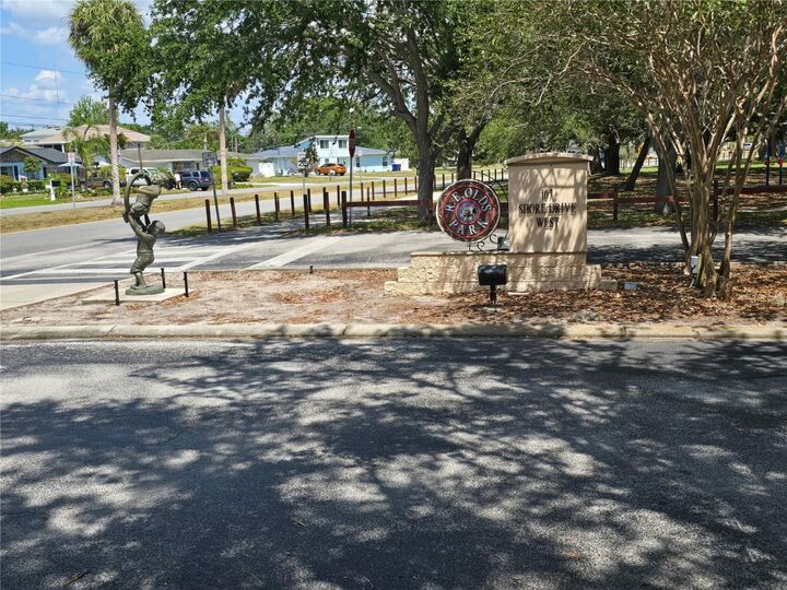 Property Photo:  315 Shore Drive E  FL 34677 