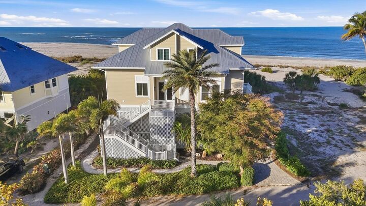 Property Photo:  6890 Palm Island Drive  FL 33946 