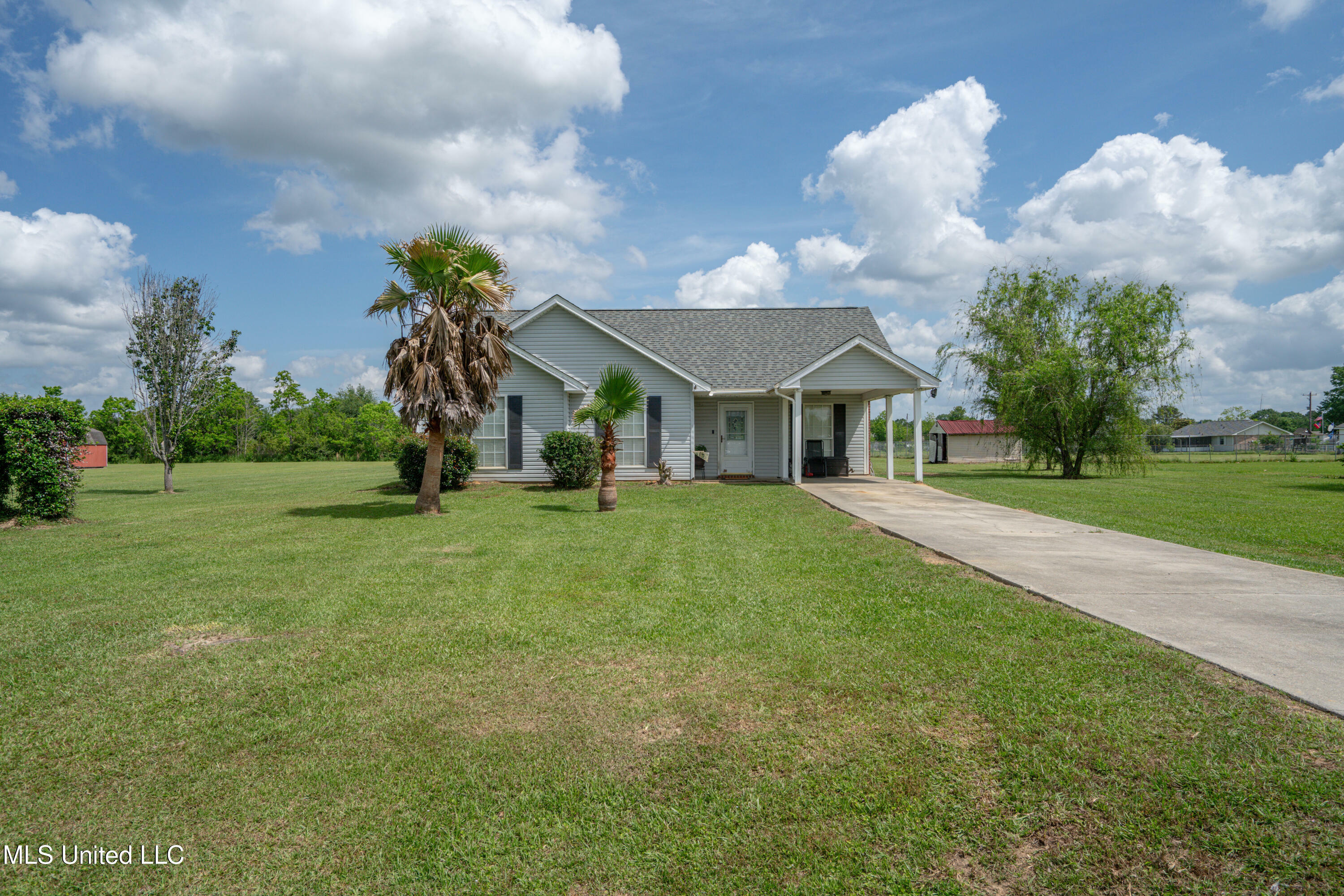 Property Photo: 16 Hawthorne Road MS 39466